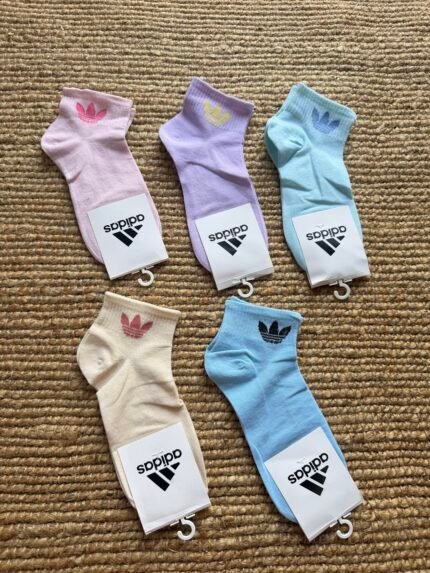 5 pairs of socks