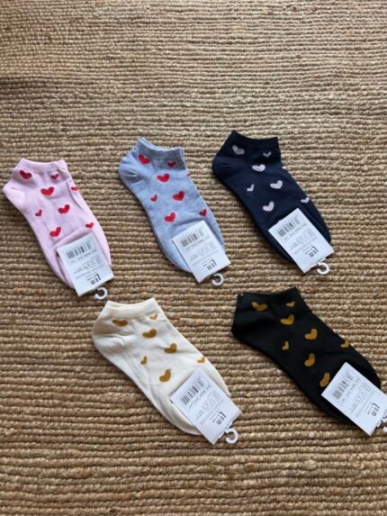 5 pairs of socks